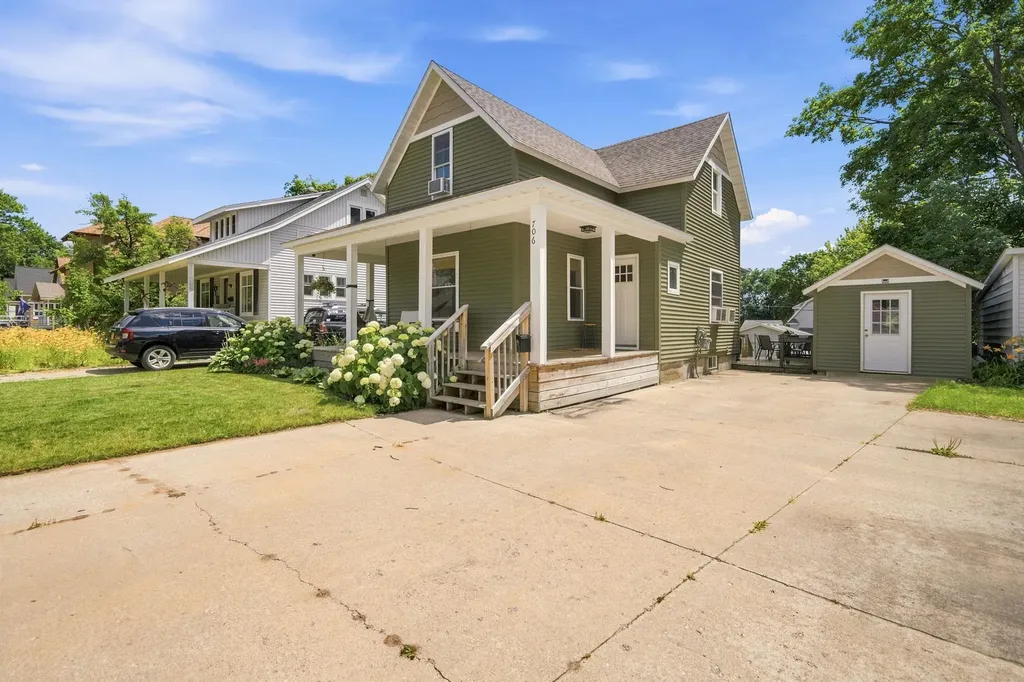 706 E Chapin Street Cadillac City MI 49601