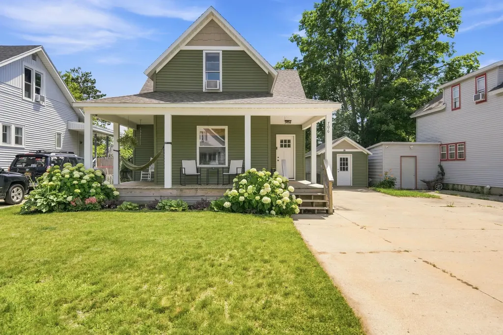 706 E Chapin Street Cadillac City MI 49601