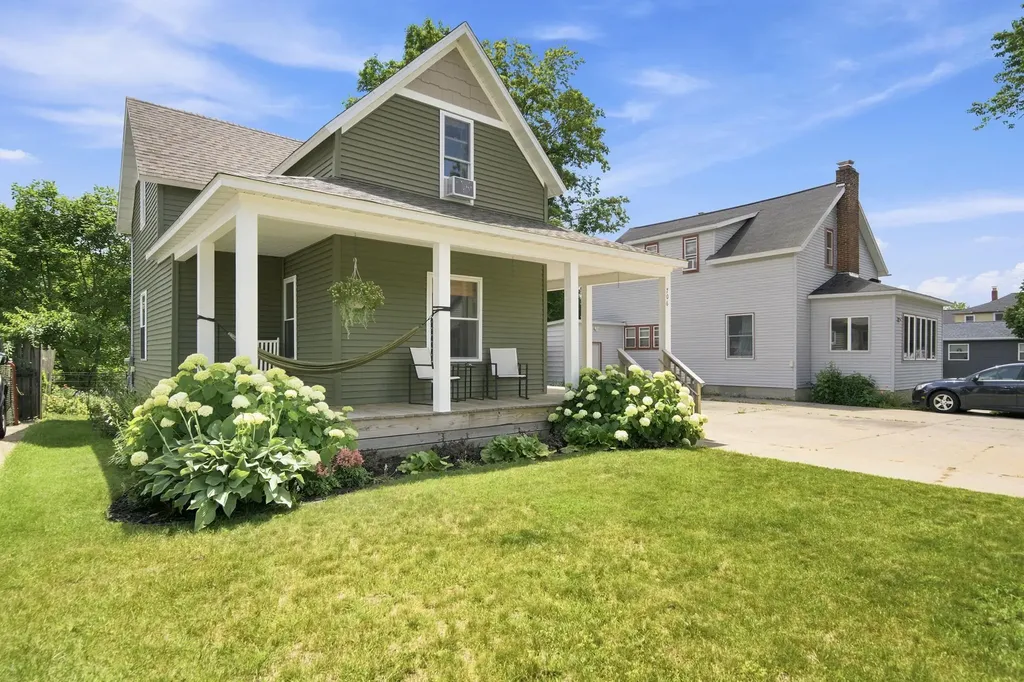 706 E Chapin Street Cadillac City MI 49601