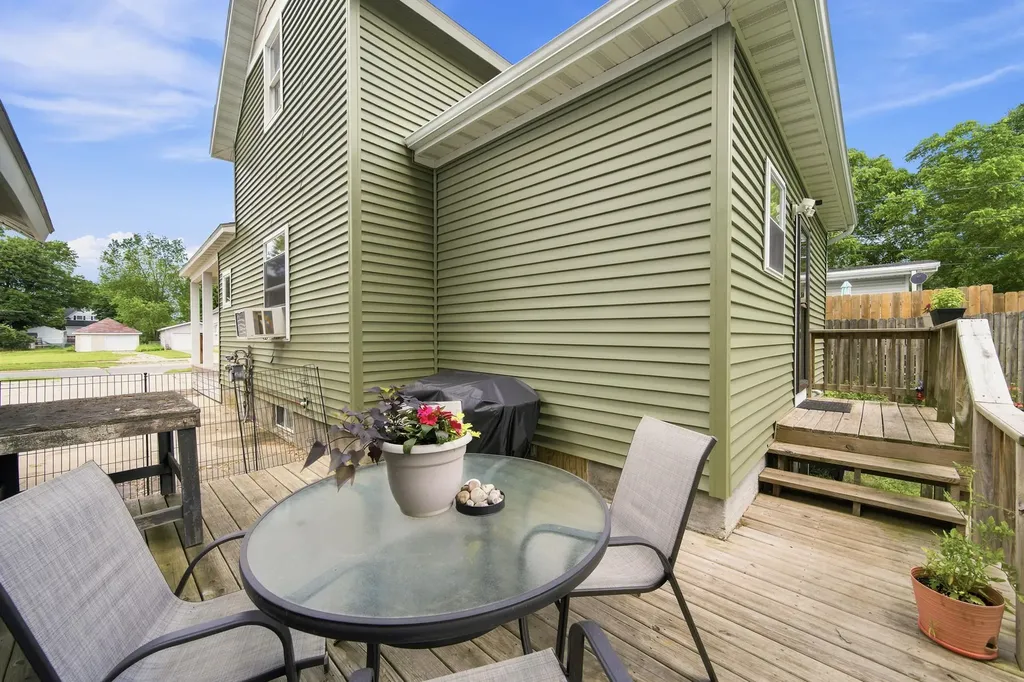 706 E Chapin Street Cadillac City MI 49601