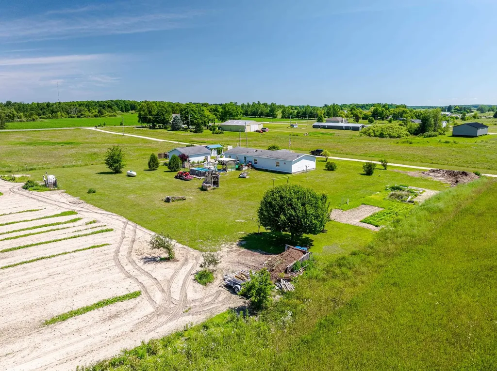 4433 Hamlin Road Mayfield Township MI 49637