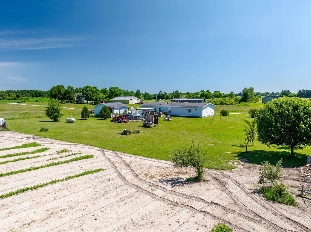 4433 Hamlin Road Mayfield Township MI 49637