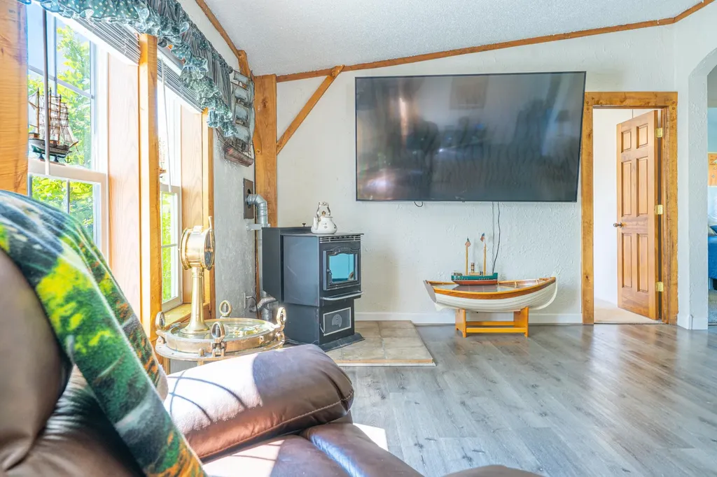 4433 Hamlin Road Mayfield Township MI 49637