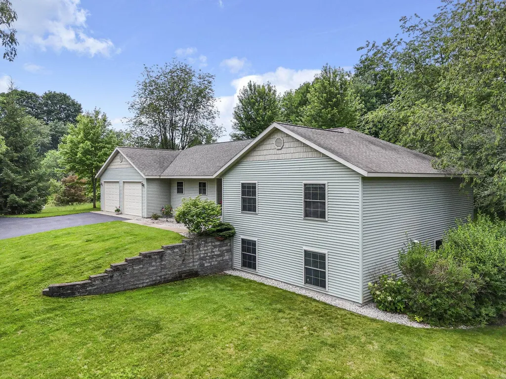 210 Cinnamon Lane East Bay Township MI 49696