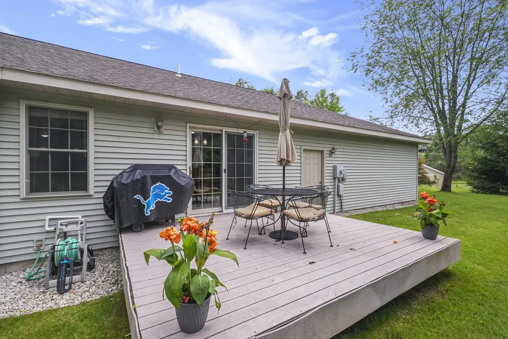 210 Cinnamon Lane East Bay Township MI 49696
