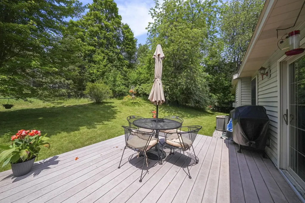 210 Cinnamon Lane East Bay Township MI 49696