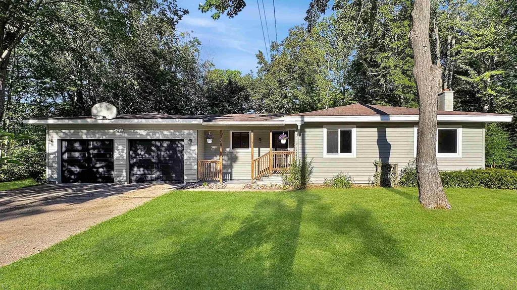 226 Seneca Place Cadillac City MI 49601