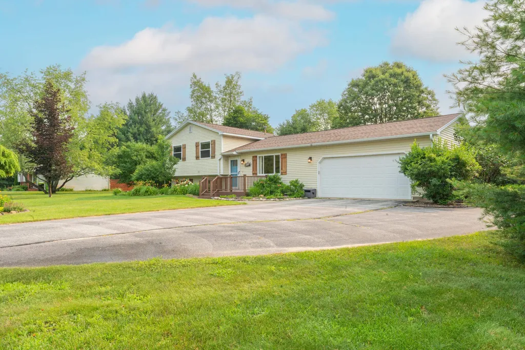 2667 Pine Breeze Drive Green Lake Township MI 49643