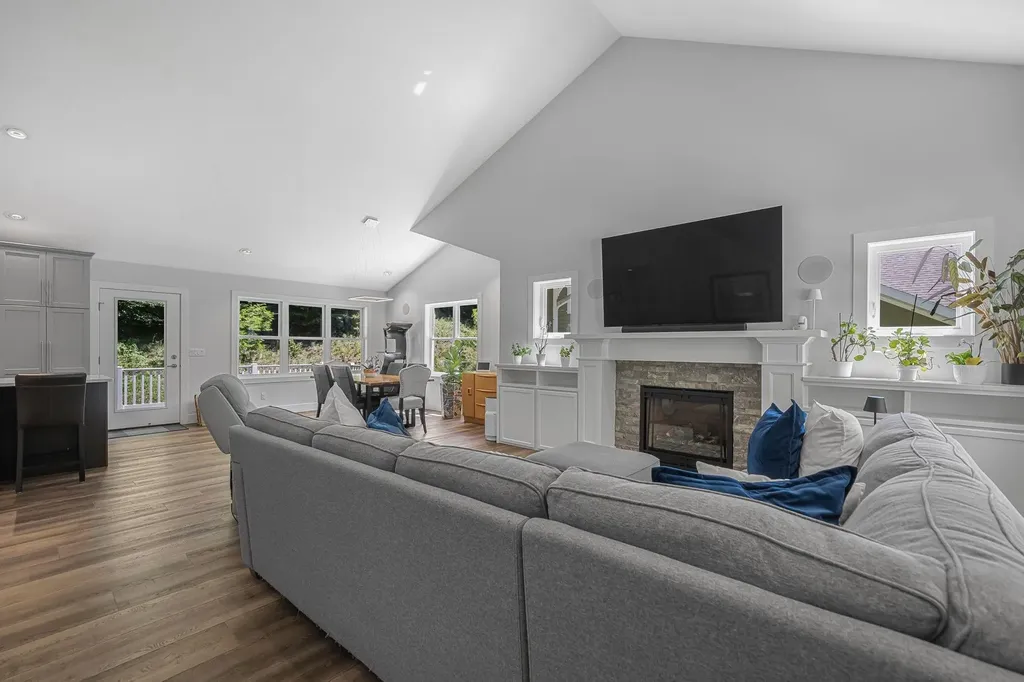4294 Eagle Vale Garfield Charter Township MI 49684