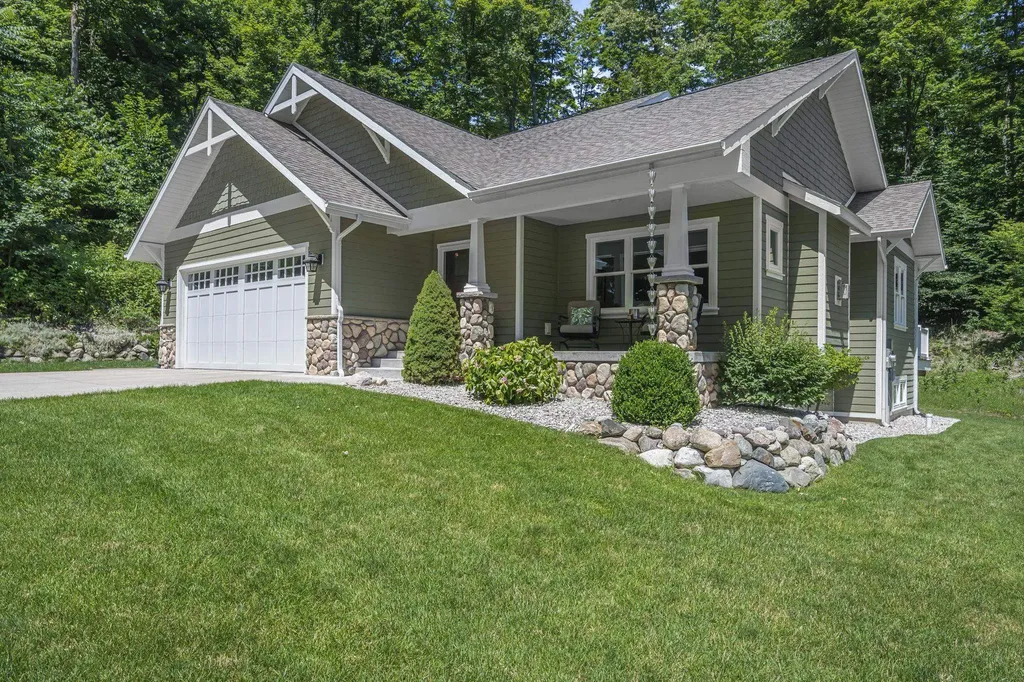 4294 Eagle Vale Garfield Charter Township MI 49684