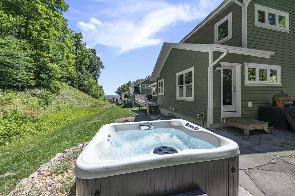 4294 Eagle Vale Garfield Charter Township MI 49684
