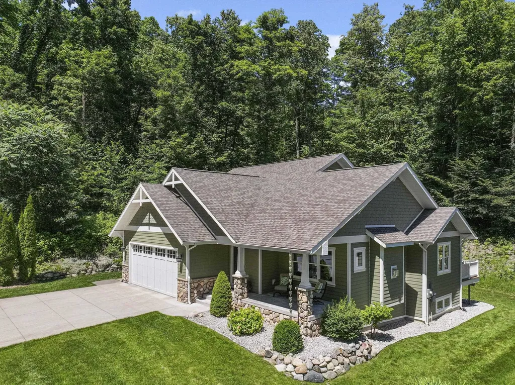 4294 Eagle Vale Garfield Charter Township MI 49684