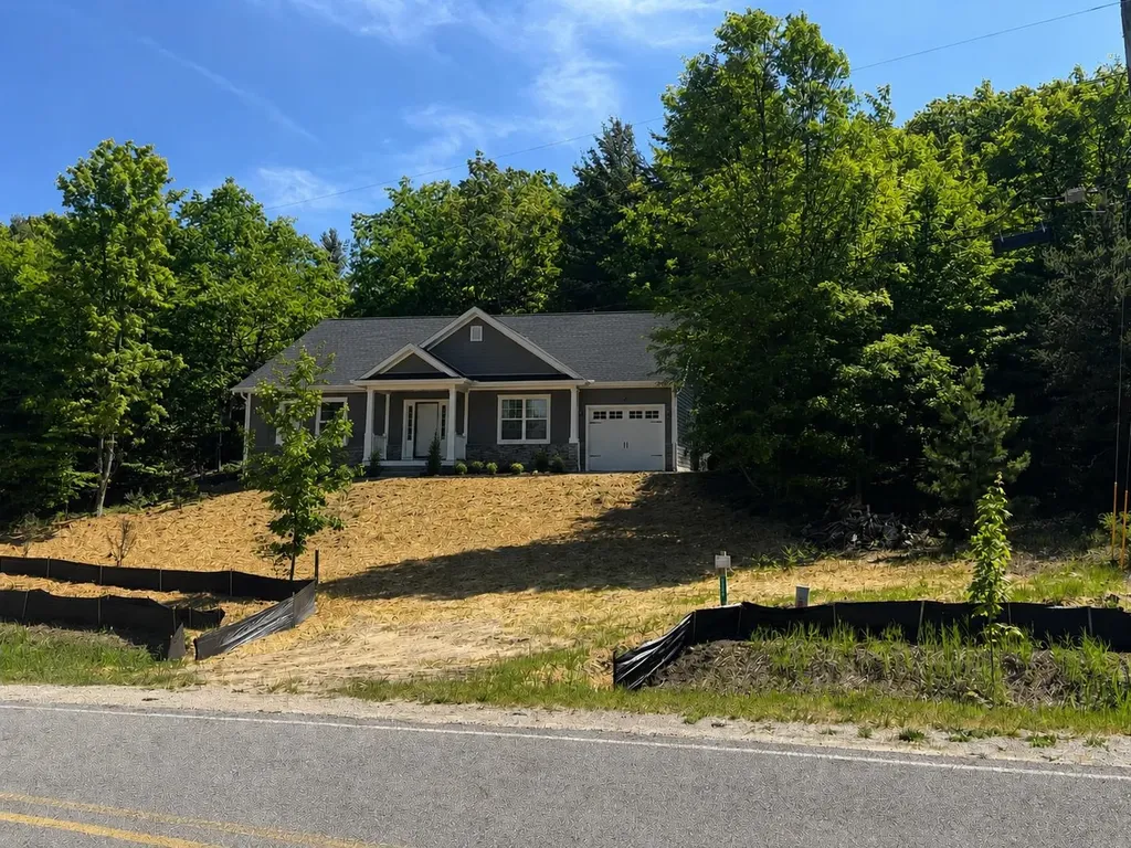 9394 E Hoxie Road Elmwood Charter Township MI 49621