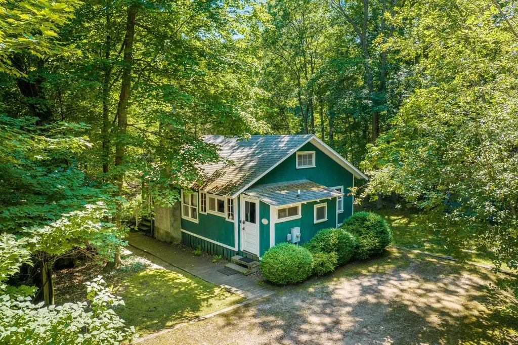 617 Birchwood Terrace Crystal Lake Township MI 49635