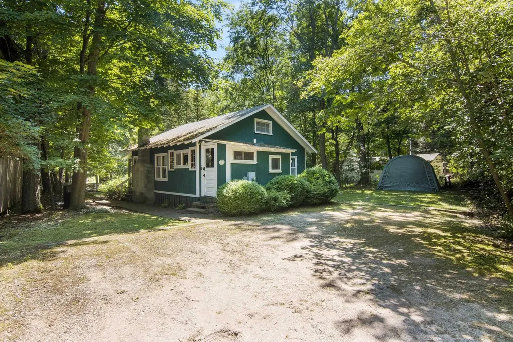 617 Birchwood Terrace Crystal Lake Township MI 49635