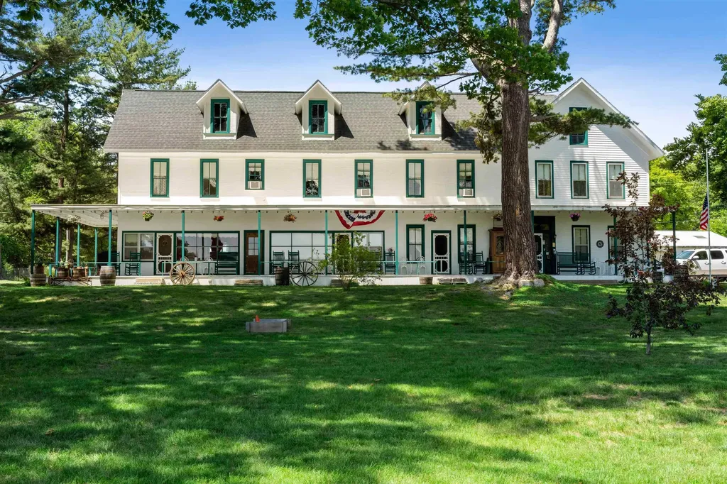 18599 Mission Road Peninsula Township MI 49686