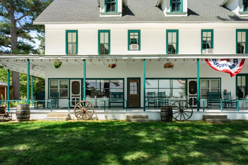 18599 Mission Road Peninsula Township MI 49686