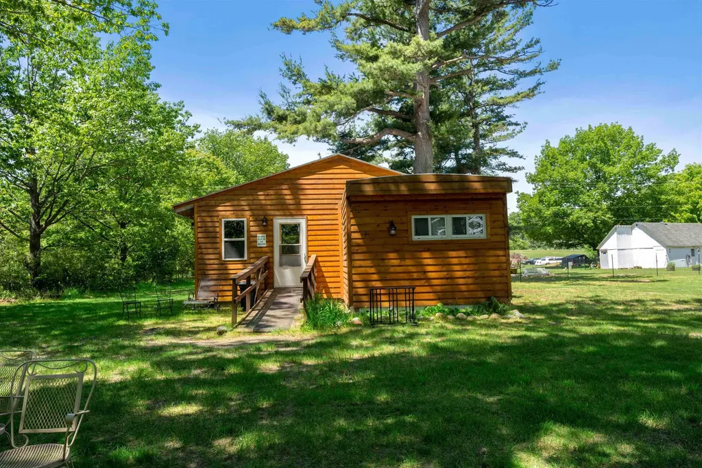 18599 Mission Road Peninsula Township MI 49686