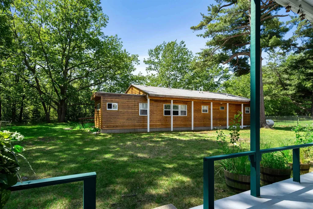 18599 Mission Road Peninsula Township MI 49686