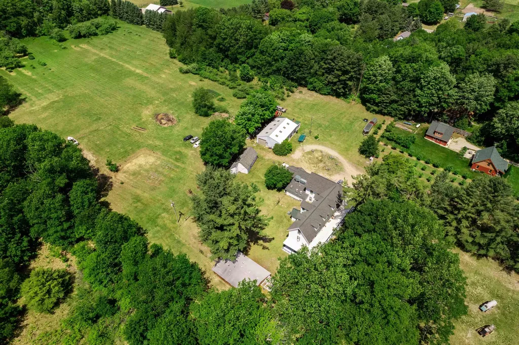18599 Mission Road Peninsula Township MI 49686