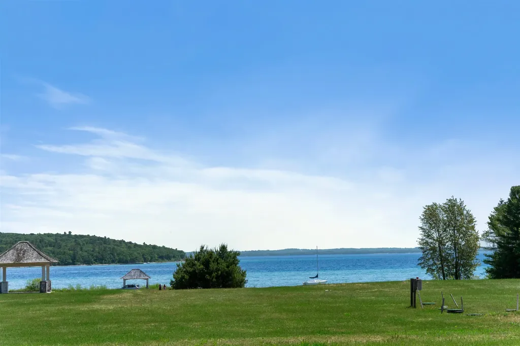 18599 Mission Road Peninsula Township MI 49686