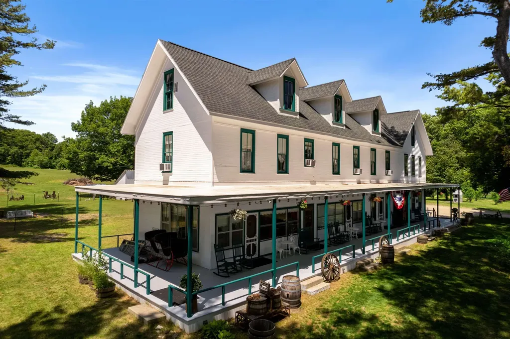 18599 Mission Road Peninsula Township MI 49686