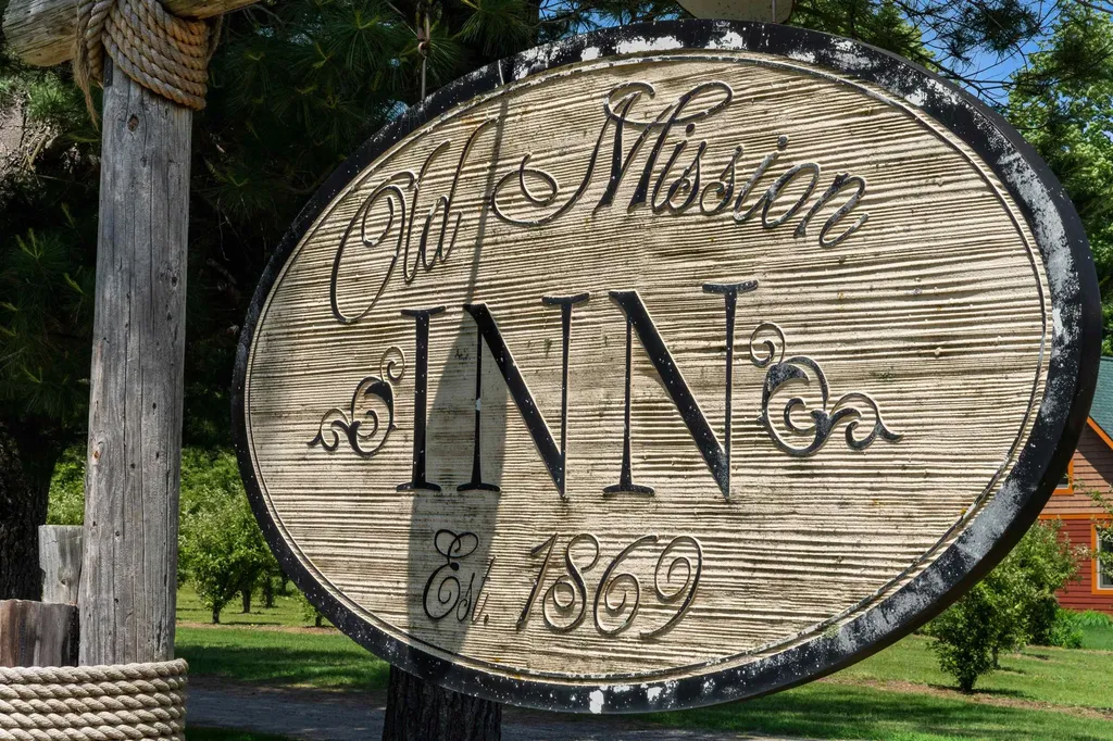 18599 Mission Road Peninsula Township MI 49686