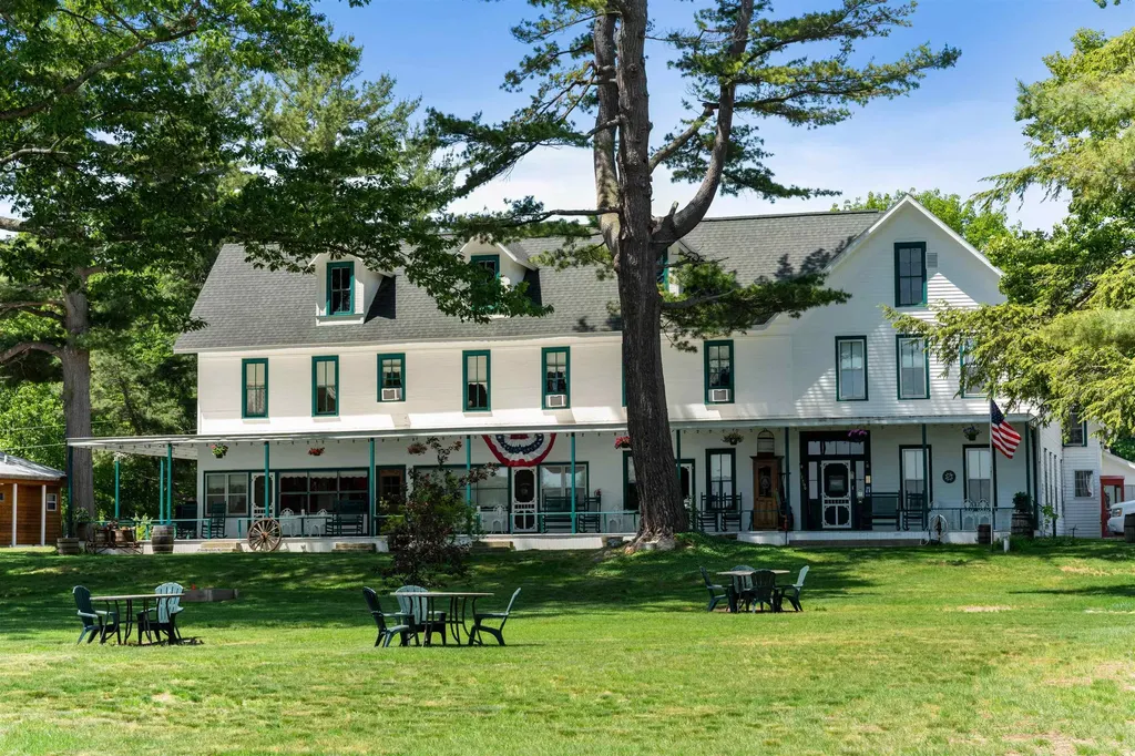 18599 Mission Road Peninsula Township MI 49686