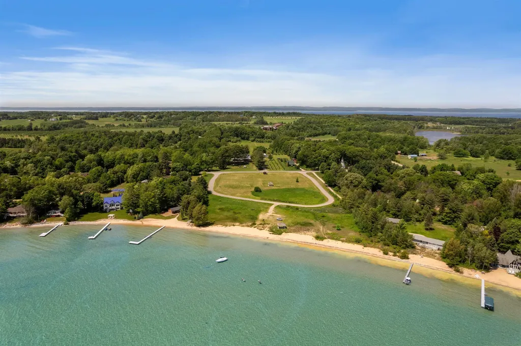 18599 Mission Road Peninsula Township MI 49686
