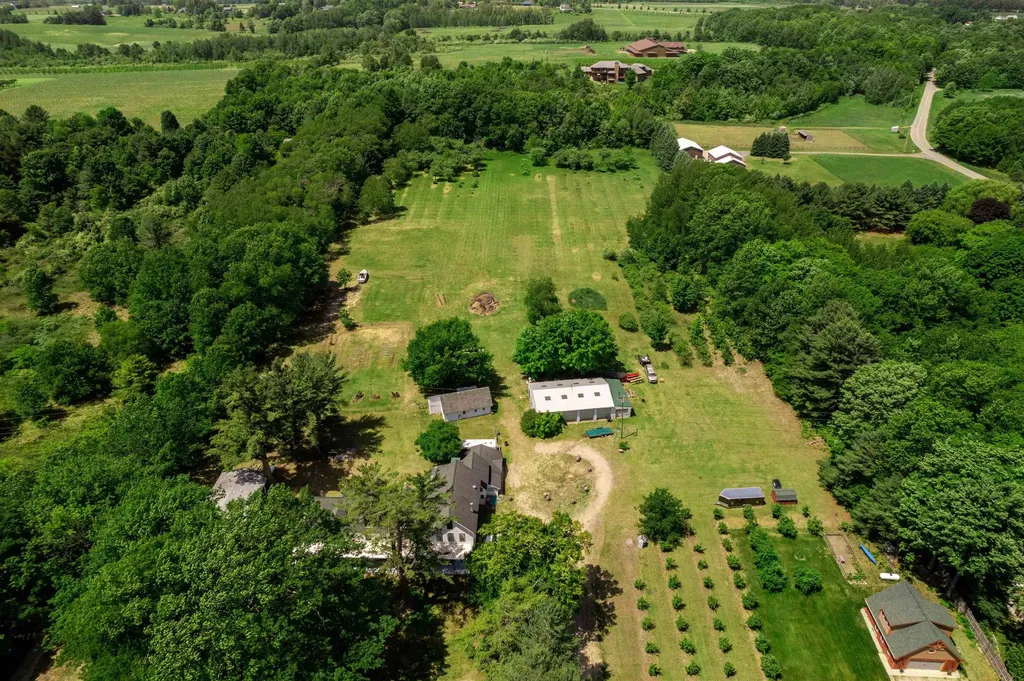 18599 Mission Road Peninsula Township MI 49686