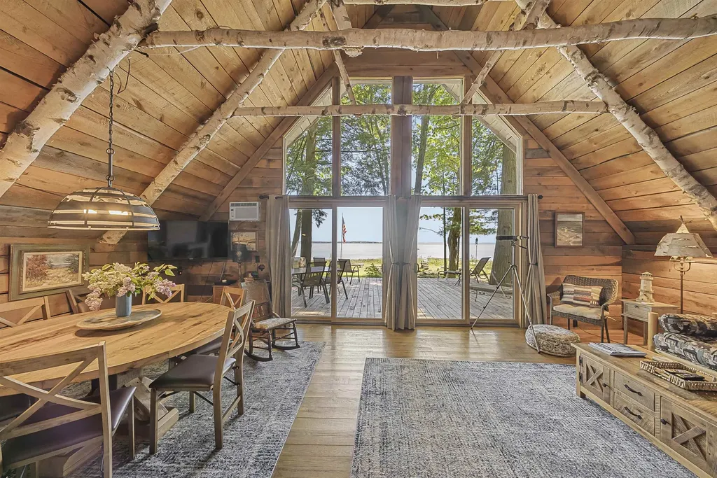 8580 N Bayview Avenue Leelanau Township MI 49670