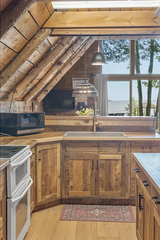 8580 N Bayview Avenue Leelanau Township MI 49670