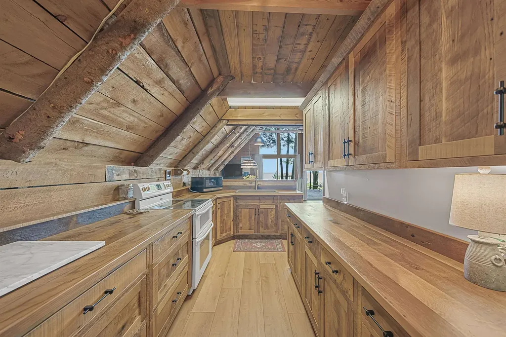 8580 N Bayview Avenue Leelanau Township MI 49670