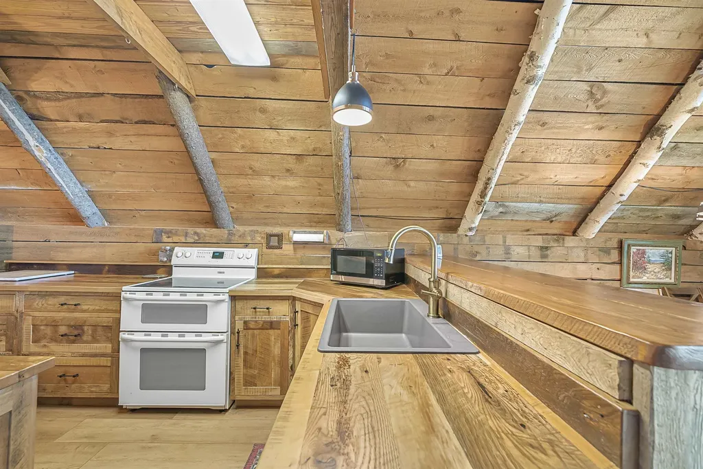 8580 N Bayview Avenue Leelanau Township MI 49670