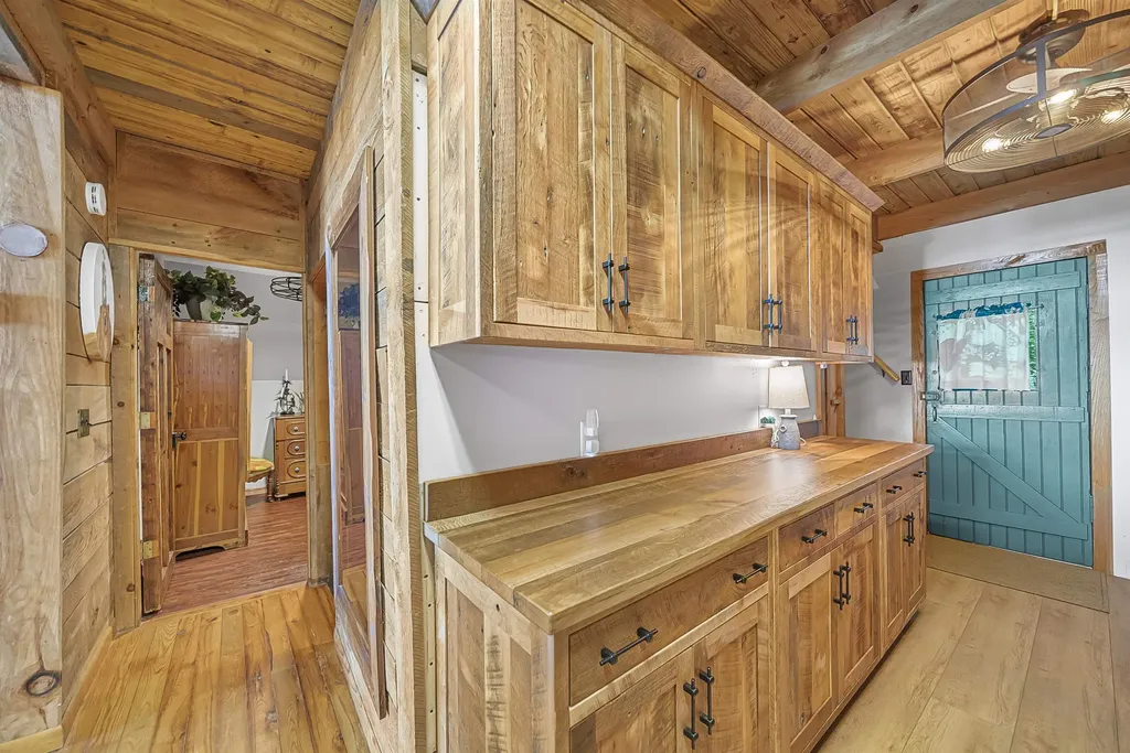 8580 N Bayview Avenue Leelanau Township MI 49670