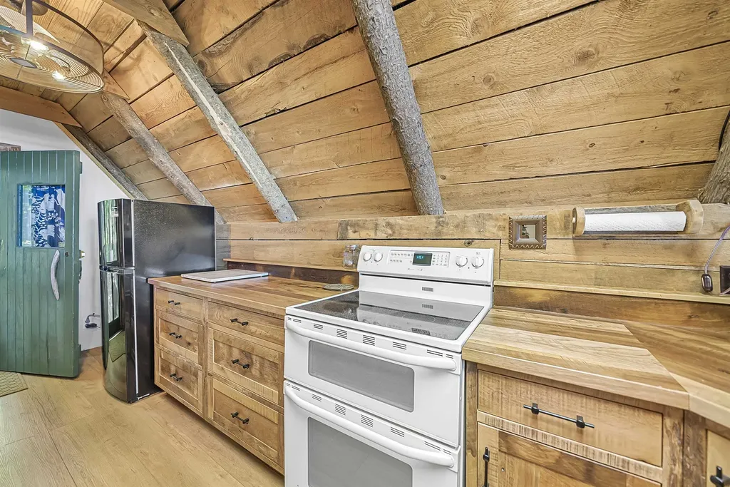 8580 N Bayview Avenue Leelanau Township MI 49670