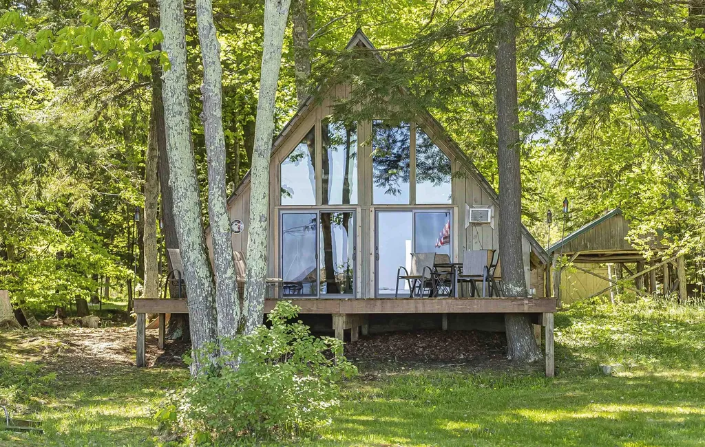 8580 N Bayview Avenue Leelanau Township MI 49670