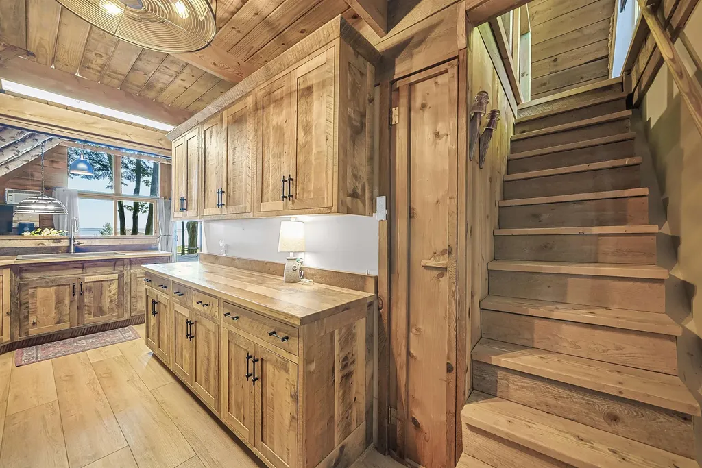 8580 N Bayview Avenue Leelanau Township MI 49670