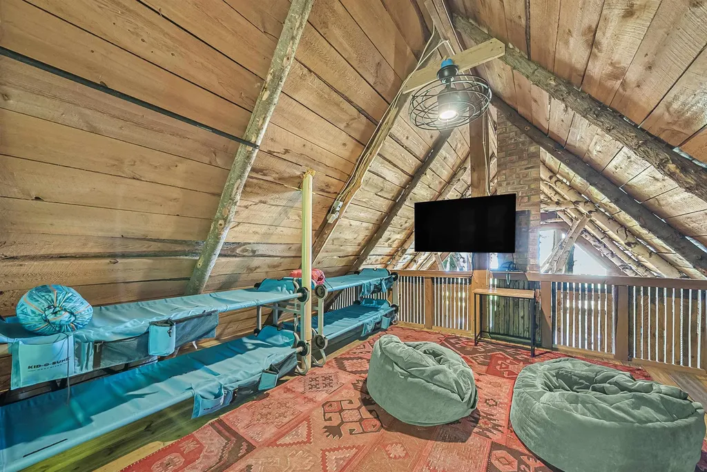 8580 N Bayview Avenue Leelanau Township MI 49670