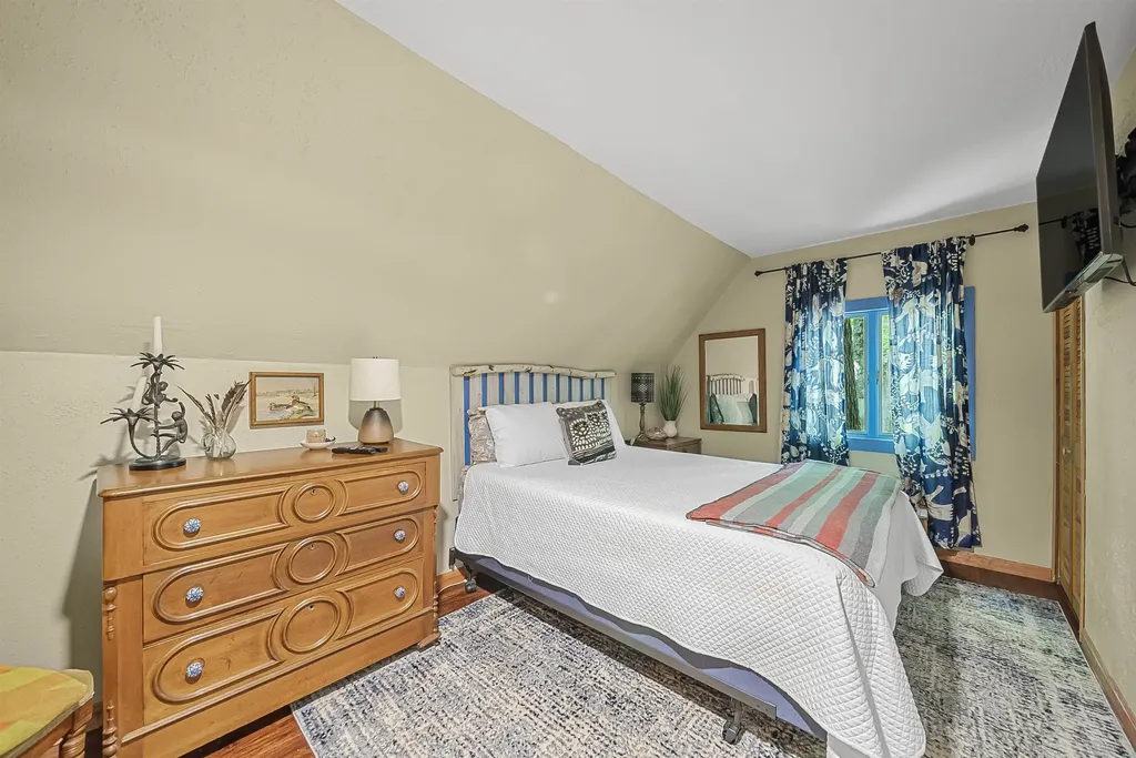 8580 N Bayview Avenue Leelanau Township MI 49670