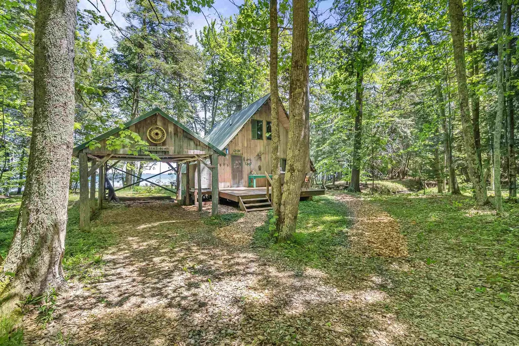 8580 N Bayview Avenue Leelanau Township MI 49670