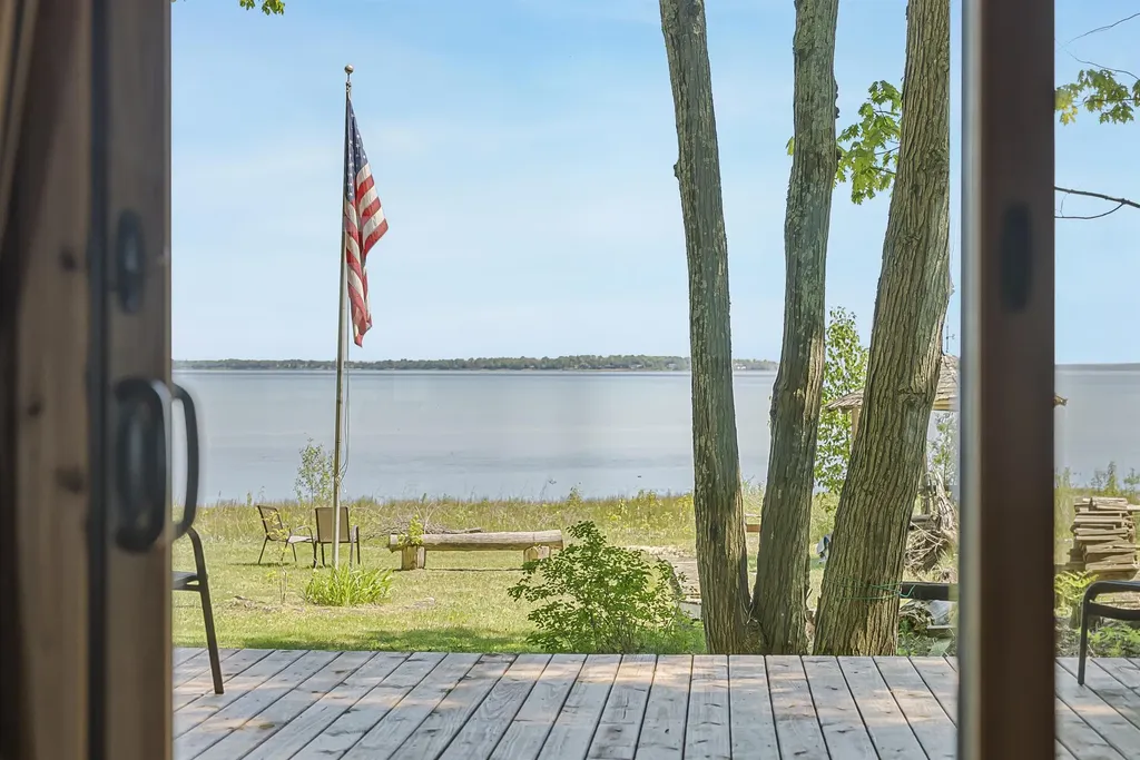 8580 N Bayview Avenue Leelanau Township MI 49670