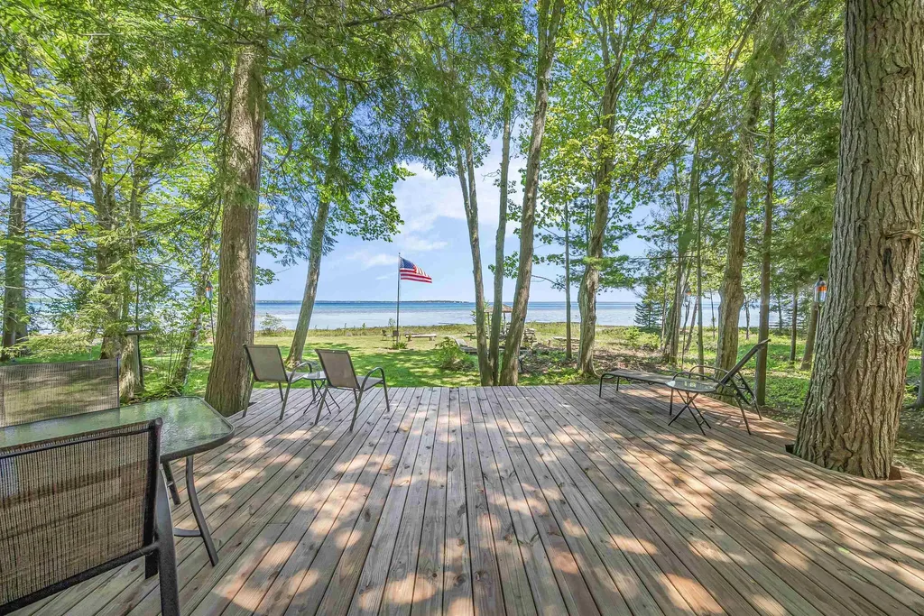 8580 N Bayview Avenue Leelanau Township MI 49670