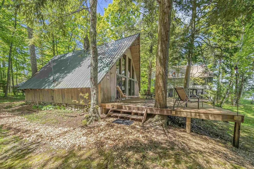 8580 N Bayview Avenue Leelanau Township MI 49670
