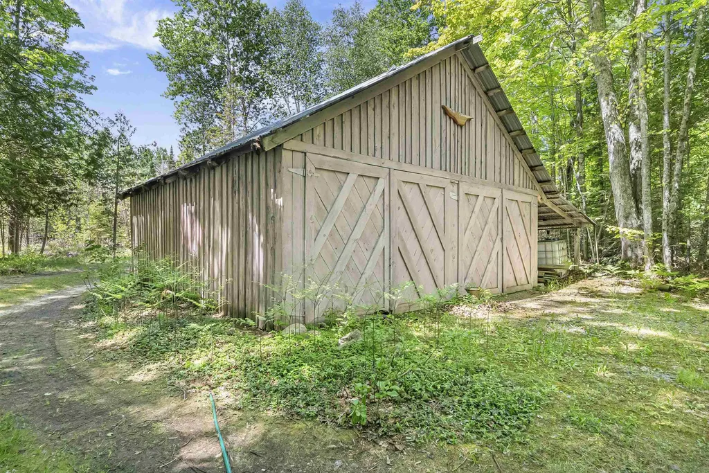 8580 N Bayview Avenue Leelanau Township MI 49670