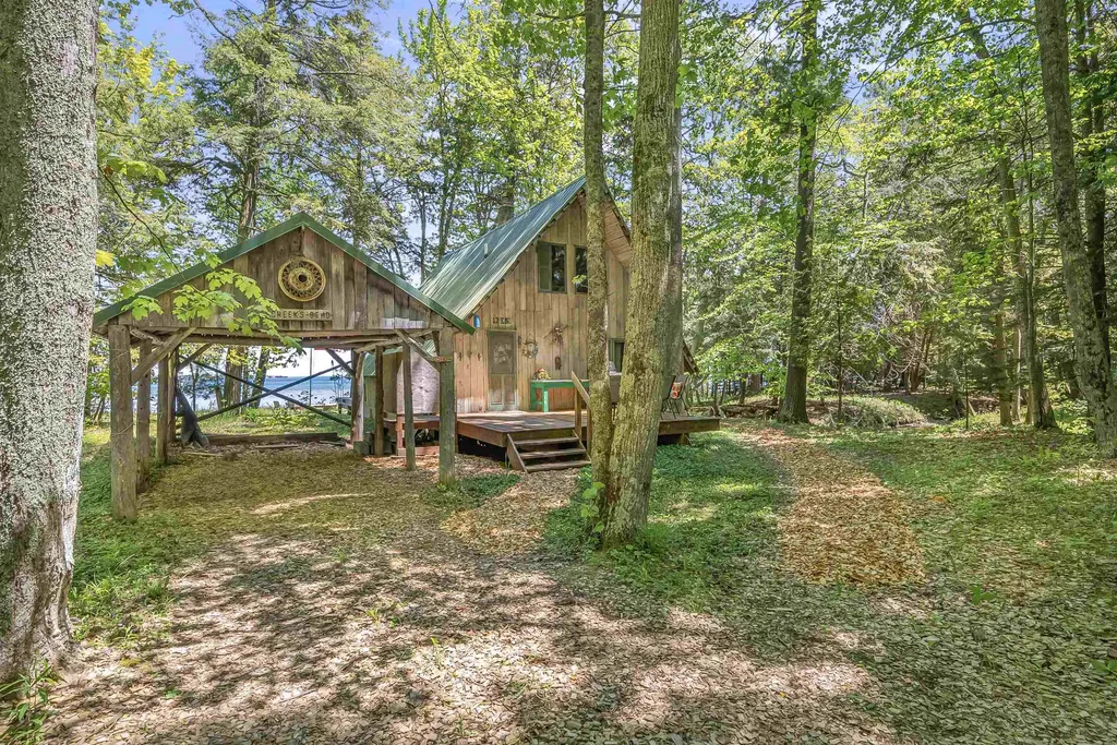 8580 N Bayview Avenue Leelanau Township MI 49670