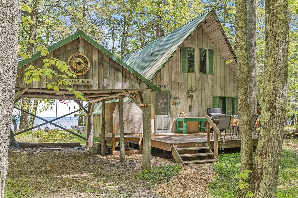 8580 N Bayview Avenue Leelanau Township MI 49670