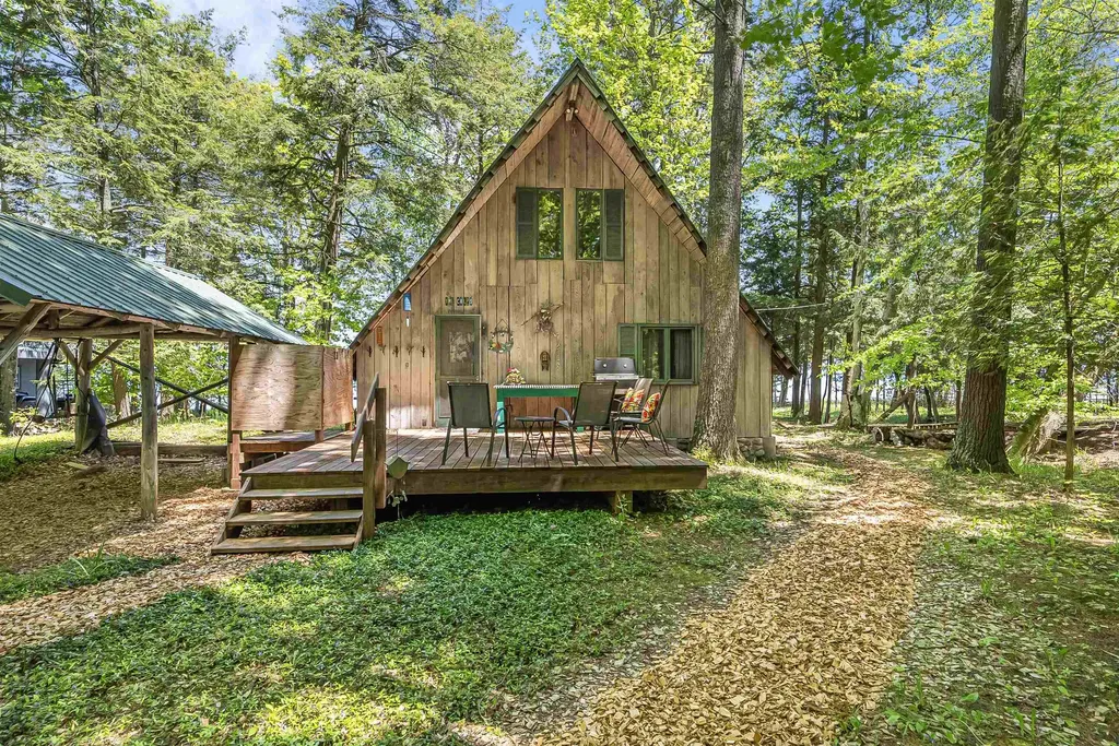 8580 N Bayview Avenue Leelanau Township MI 49670