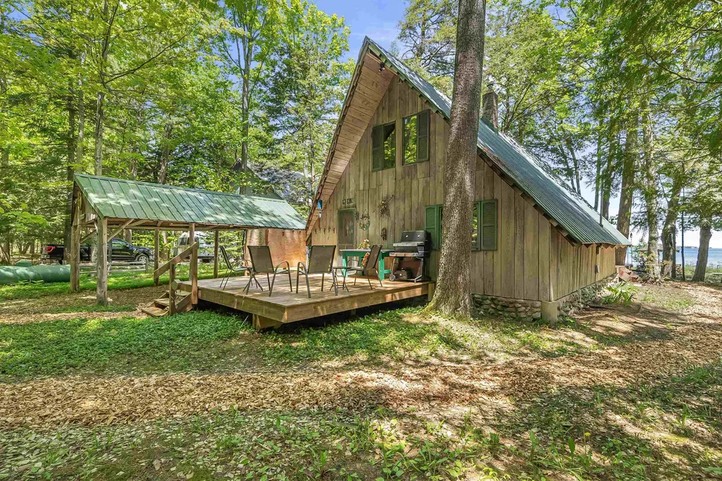 8580 N Bayview Avenue Leelanau Township MI 49670