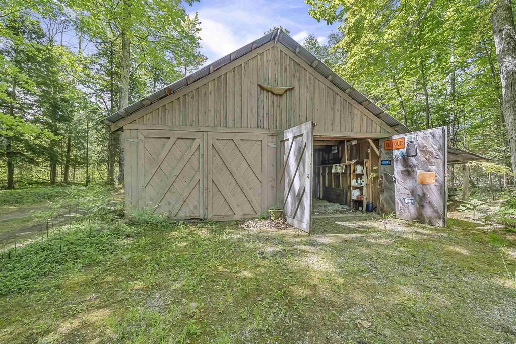 8580 N Bayview Avenue Leelanau Township MI 49670
